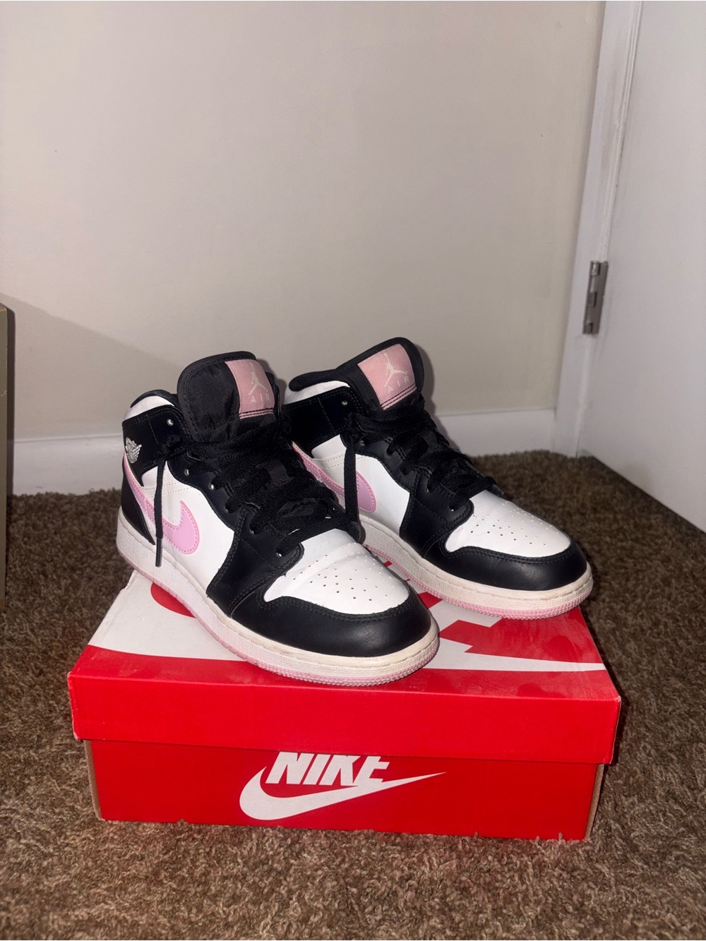 Nike Air Jordan 1 Mid - White, Black & Pink